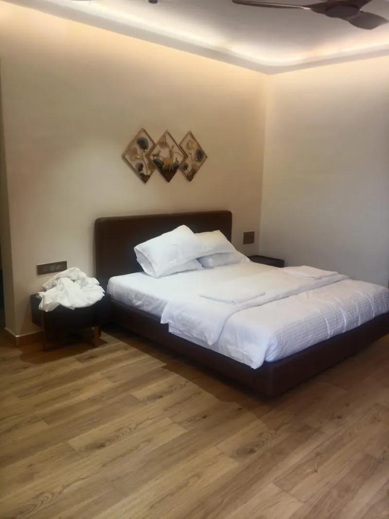 Deluxe room with a double bed and attached bathroom at Sai Grand Resorts, Kumbakarai